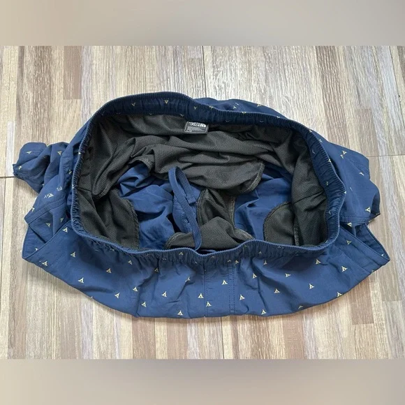 The North Face Flashdry Board Shorts with Lining, Size Large - Picture 9 of 9